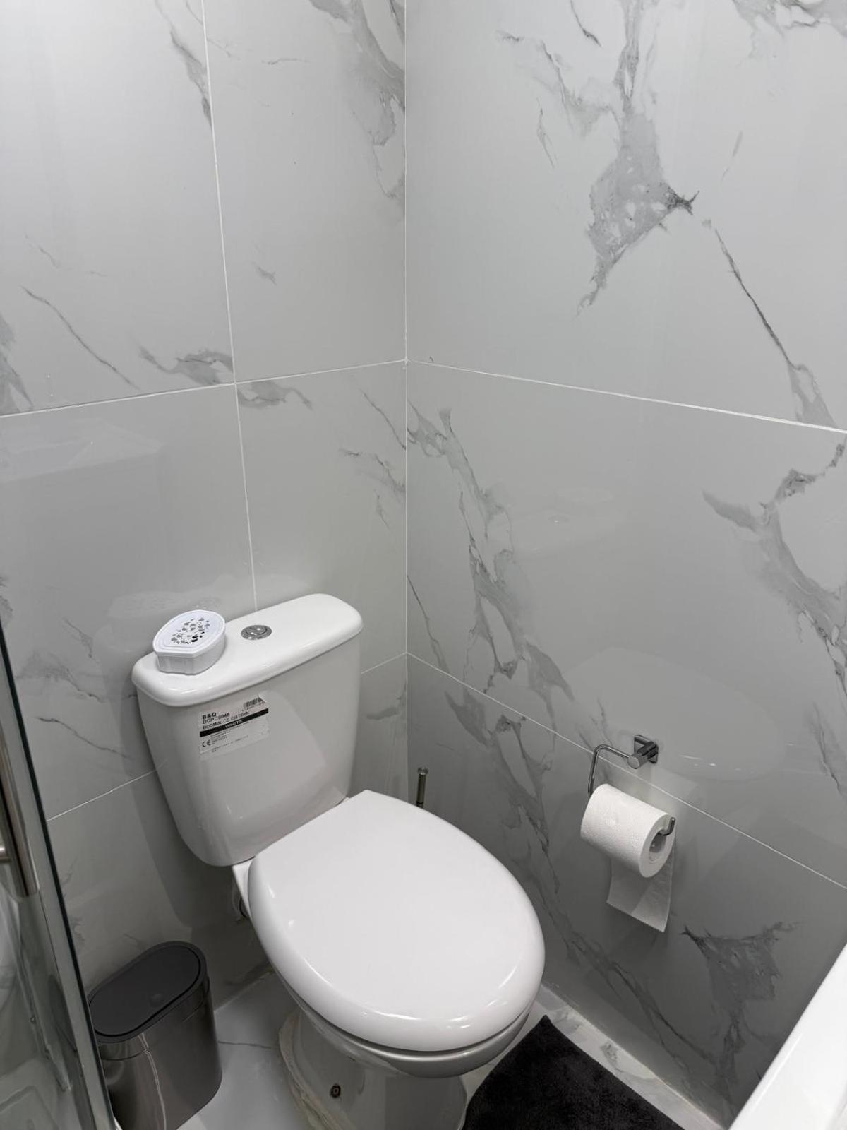 Luxury In Victoria, 7 Minutes Walk To Victoria Station, 1 *
