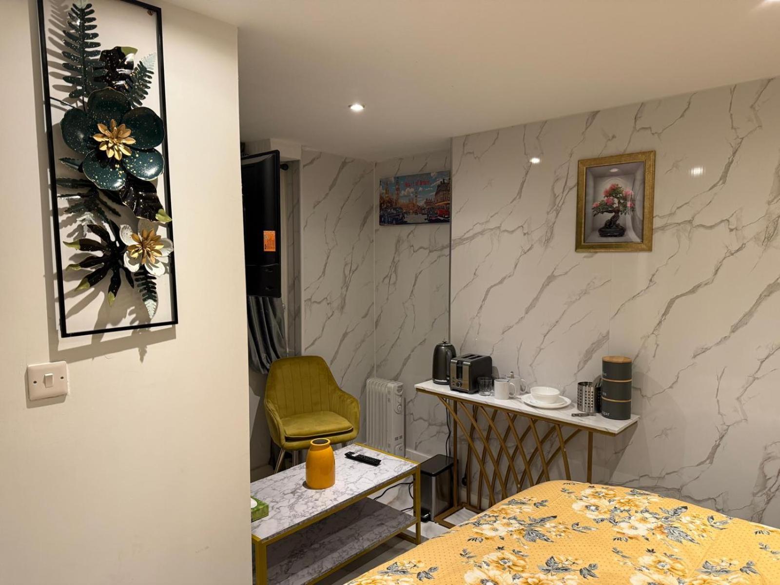 Luxury In Victoria, 7 Minutes Walk To Victoria Station, 1 Londra