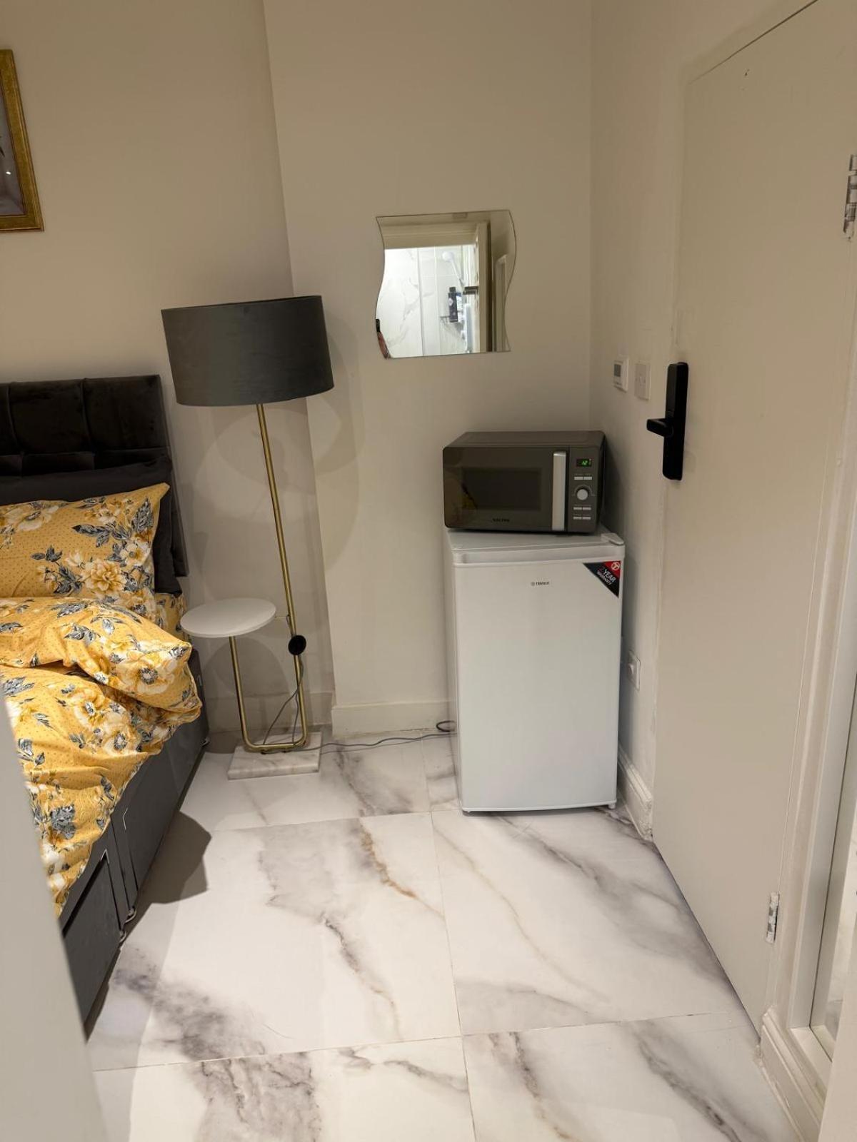 Luxury In Victoria, 7 Minutes Walk To Victoria Station, 1 Londra