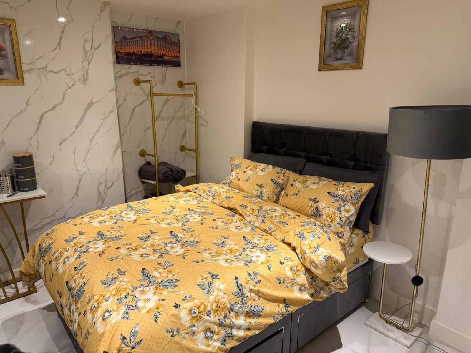 Luxury In Victoria, 7 Minutes Walk To Victoria Station, 1 Alloggio in famiglia